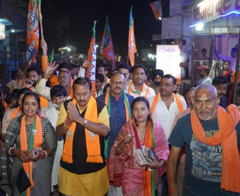 भाजपा प्रत्याशी विजय बघेल ने किया कुम्हारी के विभिन्न वार्डों का भ्रमण