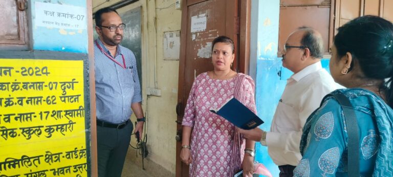 सामान्य प्रेक्षक श्री श्रीकेश लाठकर ने किया पाटन क्षेत्र के मतदान केन्द्रों का भ्रमण सामान्य प्रेक्षक श्री श्रीकेश लाठकर ने किया पाटन क्षेत्र के मतदान केन्द्रों का भ्रमण