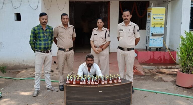 बड़ी खबर: 50 पौवा देशी मदिरा के साथ युवक गिरफ्तार कुम्हारी पुलिस की कार्यवाही बड़ी खबर: 50 पौवा देशी मदिरा के साथ युवक गिरफ्तार कुम्हारी पुलिस की कार्यवाही