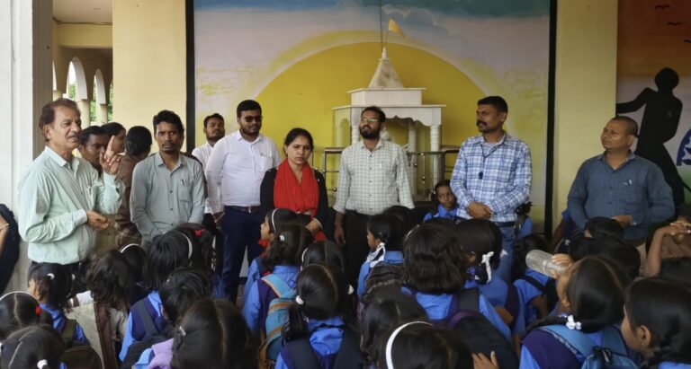 शिक्षा व्यवस्था का जायजा लेने पीएमश्री स्कूल पहुंचे अध्यक्ष- योगेश निक्की भाले